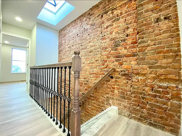 284 9th St #2 — Photo 31