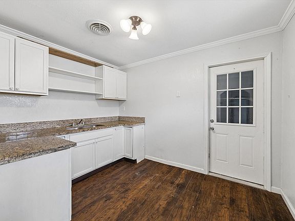 4th image of 421 Dwire Dr