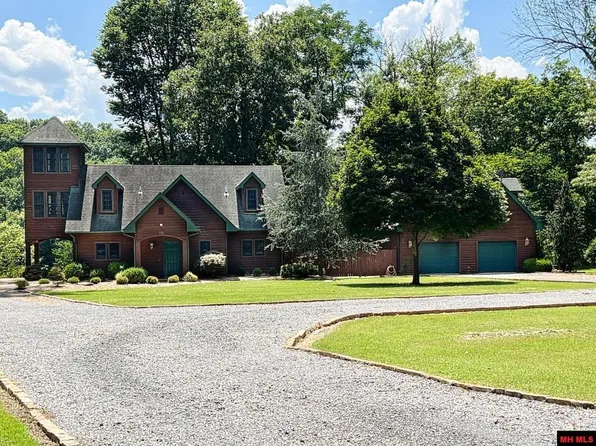 732 Grassy Dr, Gassville, AR 72635