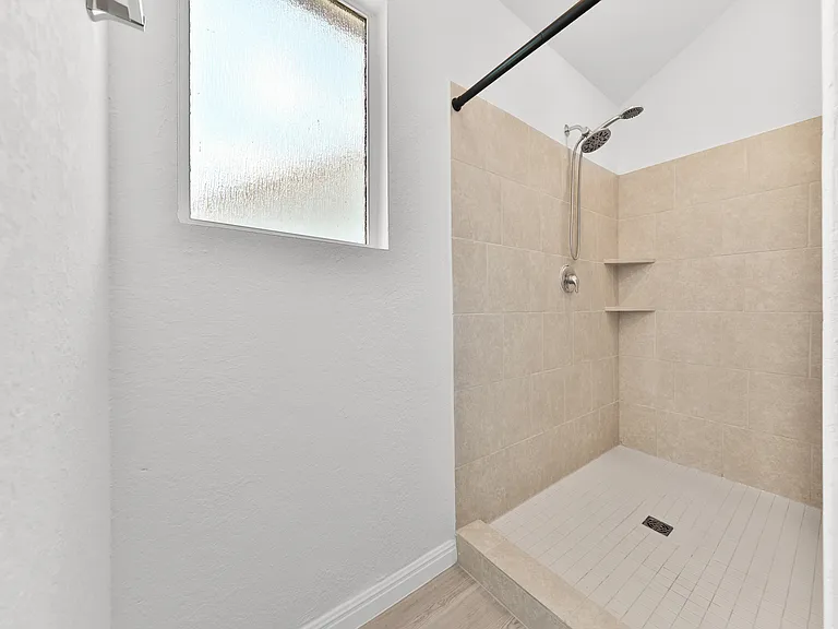 606 Bean Bnd — Photo 19
