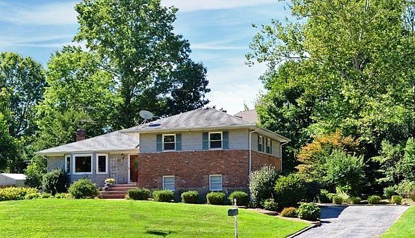1st image of 26 Viola Dr