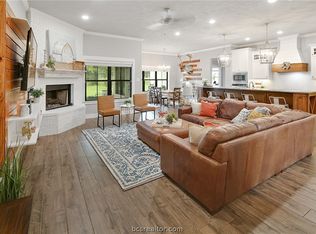 5001 Lantern Ln, Bryan, TX 77808