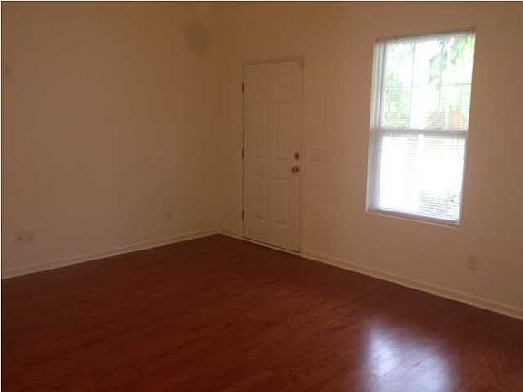 3rd image of 4942 Ballantine Dr