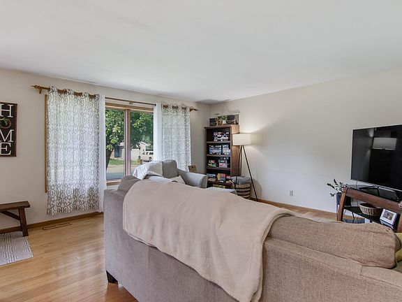 2nd image of 2231 Frank St