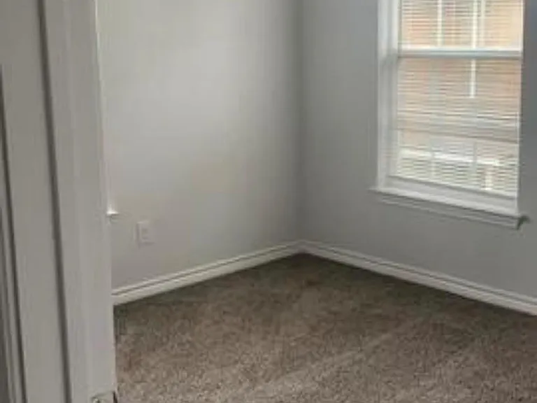 11 Oak Plz — Photo 9