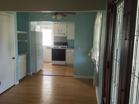 3rd image of 1025 Washtenaw St NE