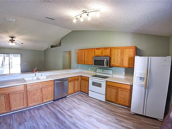 4th image of 2921 Surf Dr