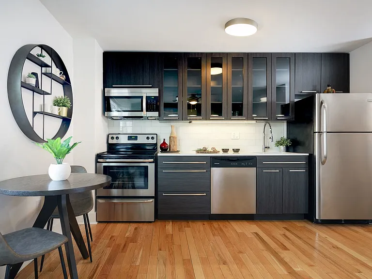 Rittenhouse Hill Kitchen and Dining Table