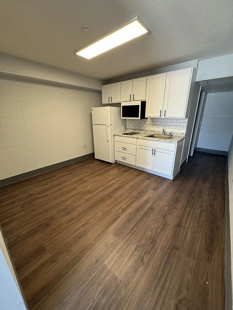 Yellow Stone Apartments-All Bills Paid — Photo 4