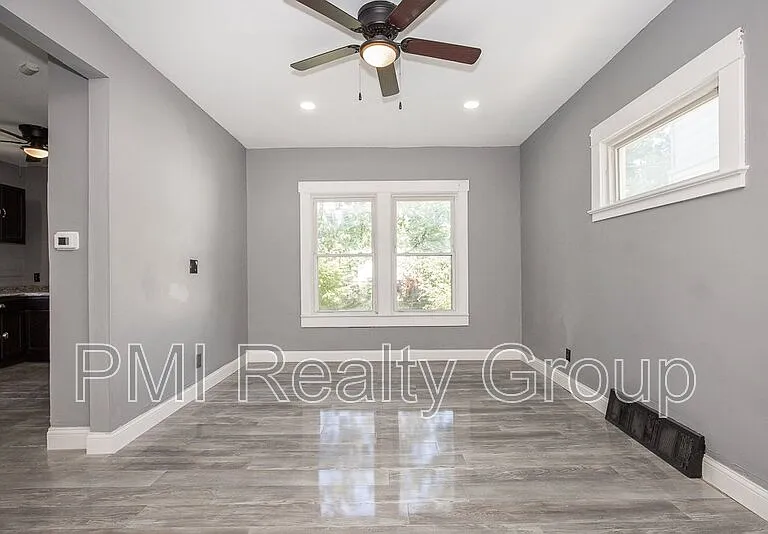 12203 Castlewood Ave — Photo 11