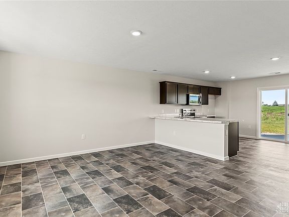 4th image of 907 Brubaker Dr