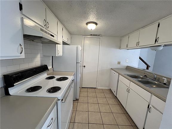 5th image of 4501 Hunt Cir APT C