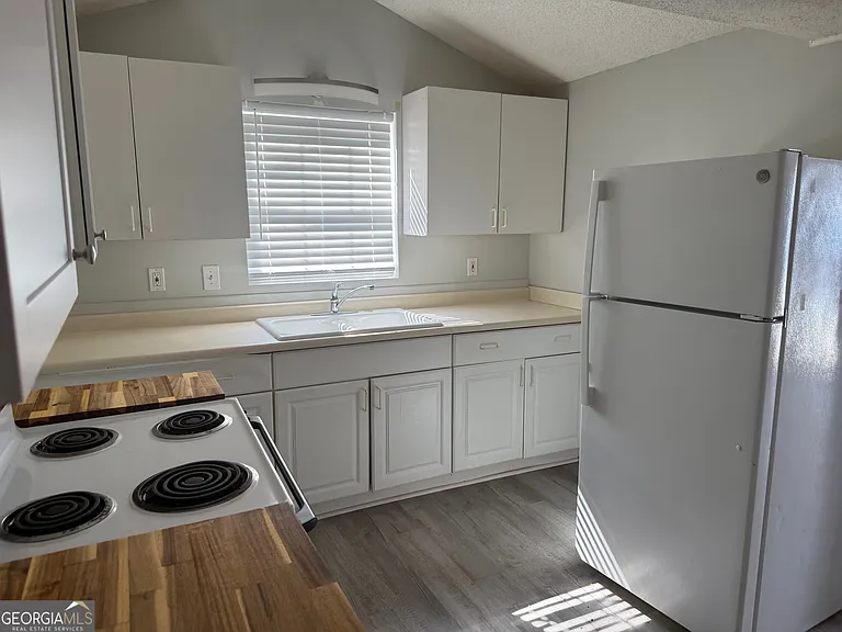 237 Turner St #E — Photo 4
