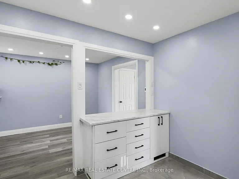 33 Garside Cres #MAIN — Photo 8