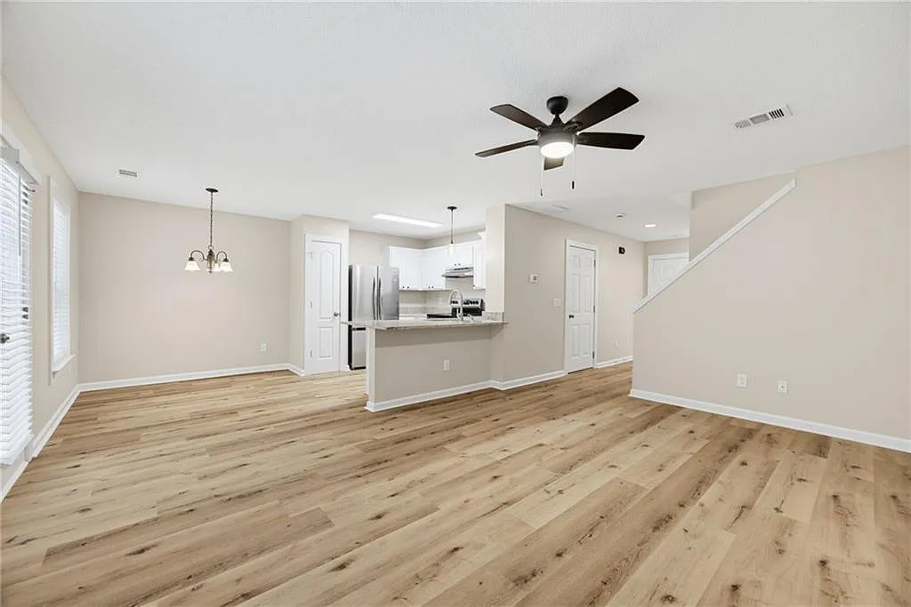 2 bed, 2.5 bath, 1396 sqft, $1,750 — Photo 4
