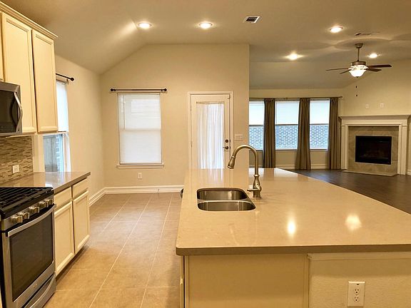 4th image of 2701 Calypso Ln