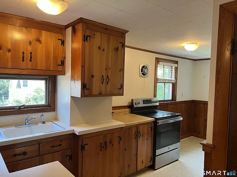 37 Pearl St #B — Photo 12