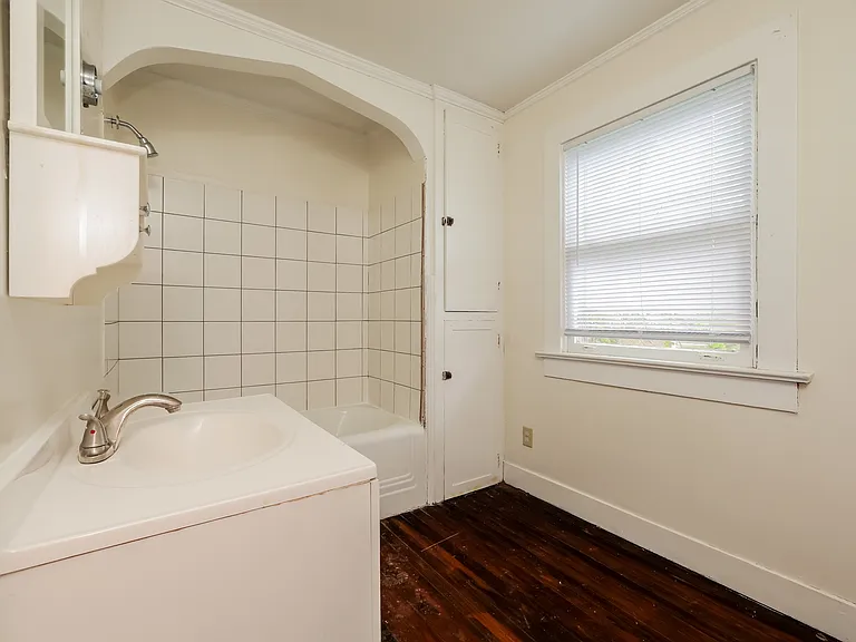 1242 Wilson Dr — Photo 14