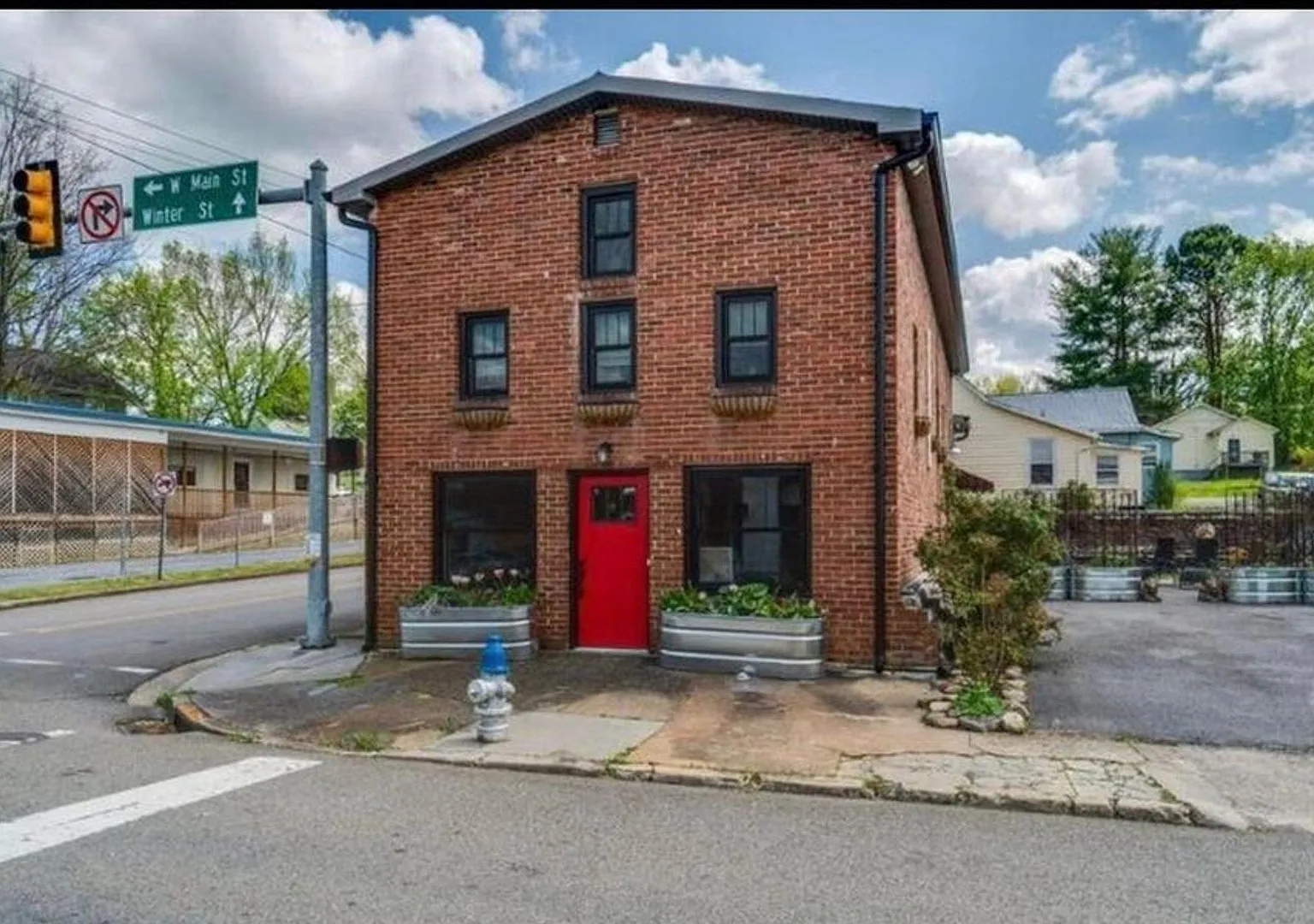401 West Main Street Johnson City, Tennessee 37604 — Photo 1