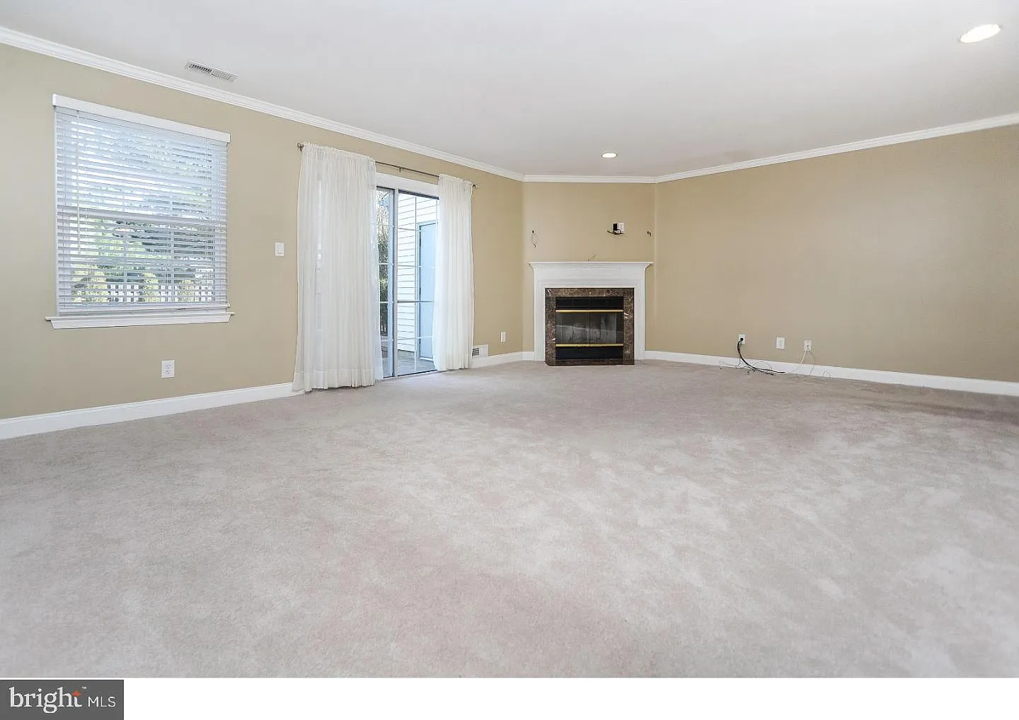 3 bed, 2.5 bath, 1869 sqft, $3,400 — Photo 3