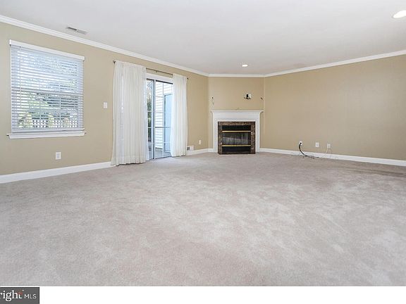 3rd image of 102 Hazelwood Ln