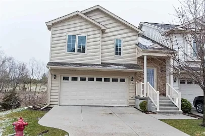 1012 Sunnyside Dr — Photo 1