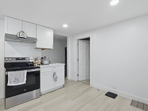 3rd image of 54 Shelby St