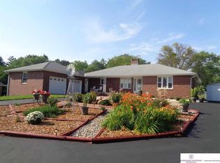 307 Park View Cir, Murray, NE 68409