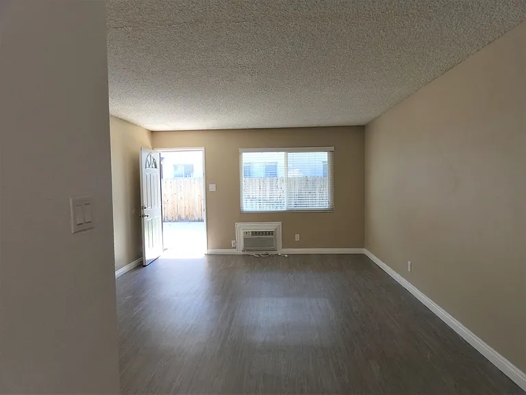 10006 Ben Hur Ave — Photo 5