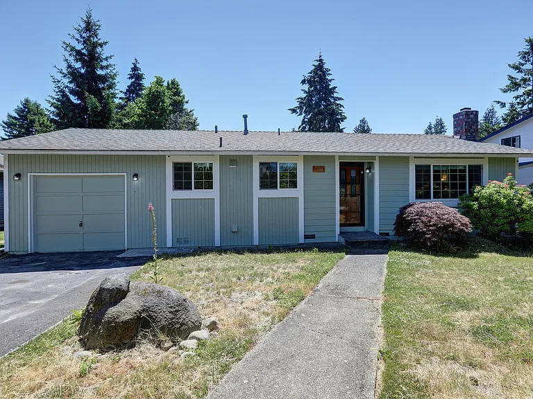 8015 NE 143rd St — Photo 1