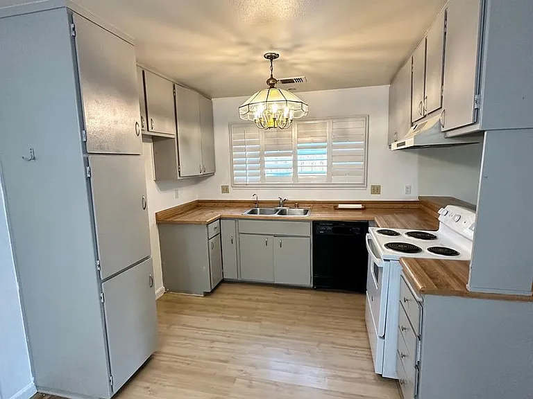 1359 Dove St — Photo 13