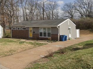 8800 Cochise Dr, Saint Louis, MO 63132