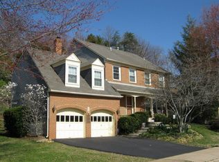 119 Connemara Dr, Sterling, VA 20164