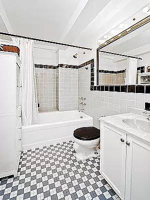 4th image of 200 W 20th St APT 404