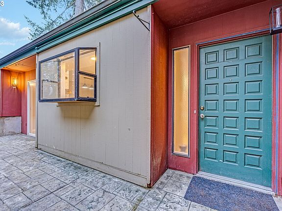 4th image of 18249 NE Cedar Dr