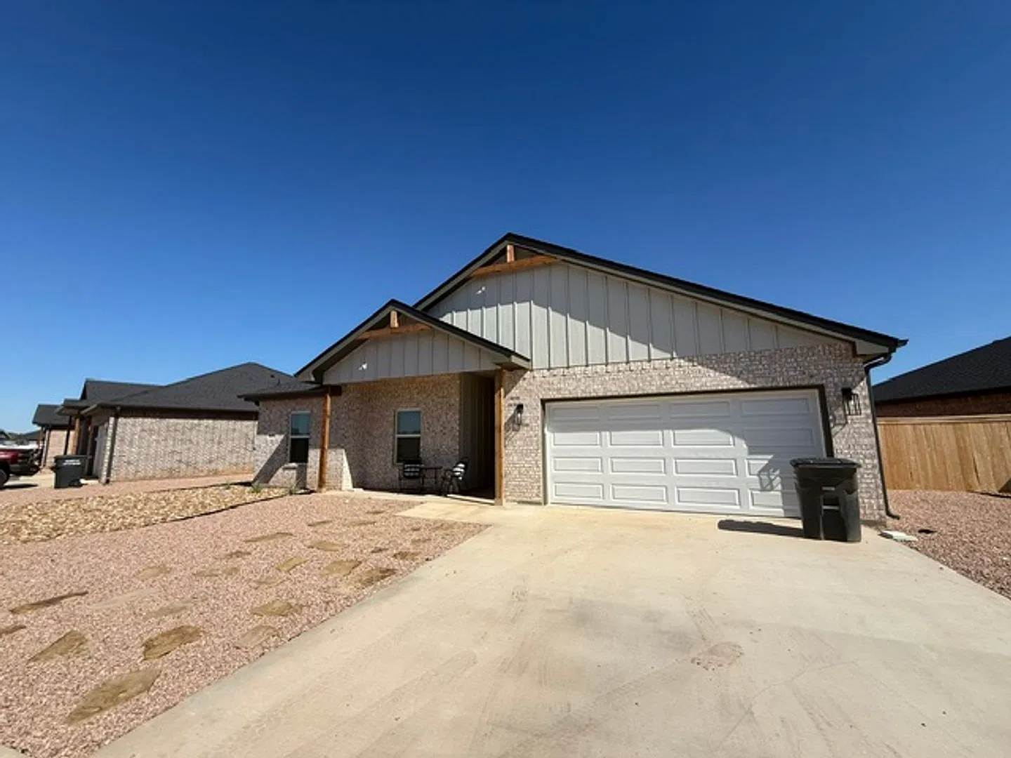 7619 Hudson Way — Photo 2