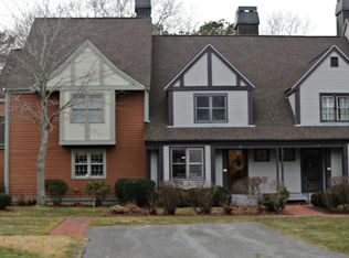 8 Village Green Cir #8, Mashpee, MA 02649