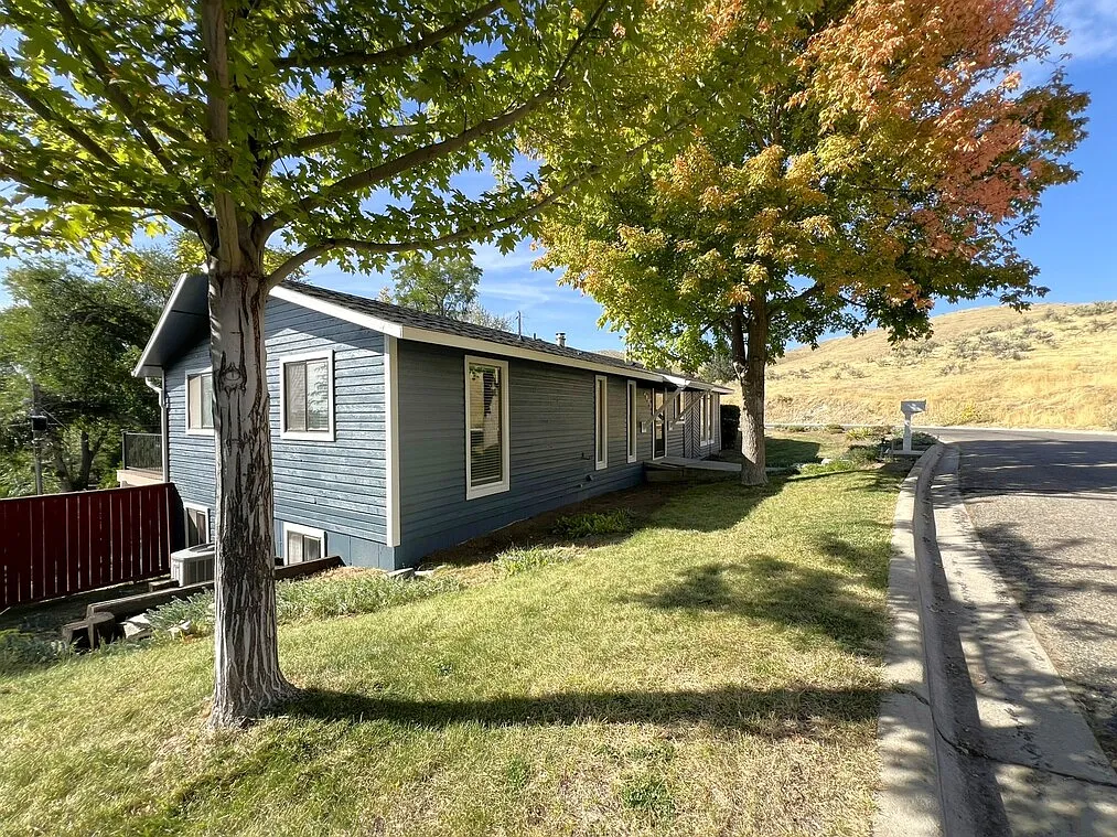 4 bed, 2573 sqft, $3,450 — Photo 3
