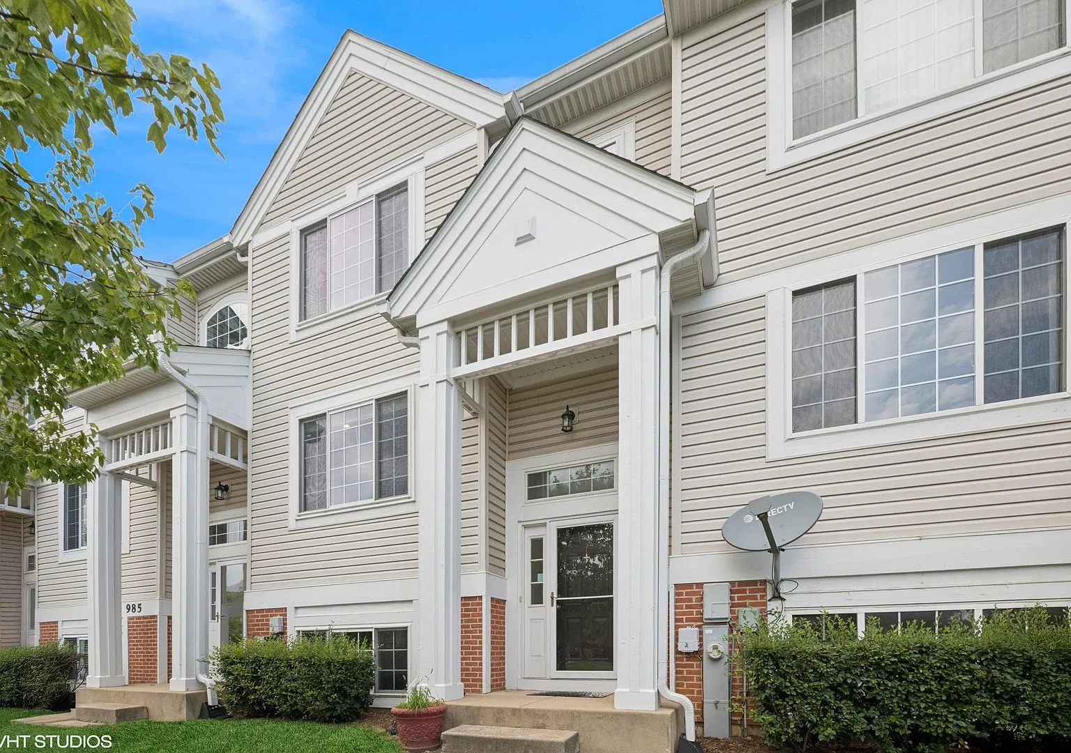3 bed, 2.5 bath, 1600 sqft, $3,000 — Photo 1
