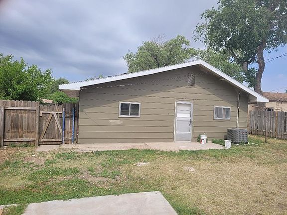 3rd image of 910 N Taylor Ave