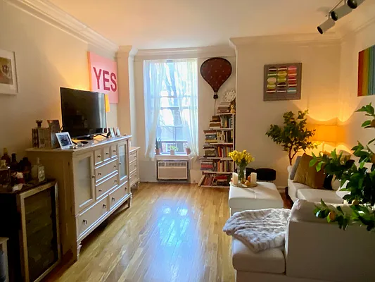 Rented by Bond New York | media 7