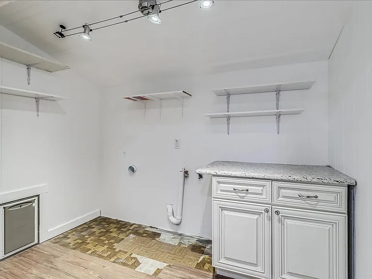 1022 Herndon St — Photo 35