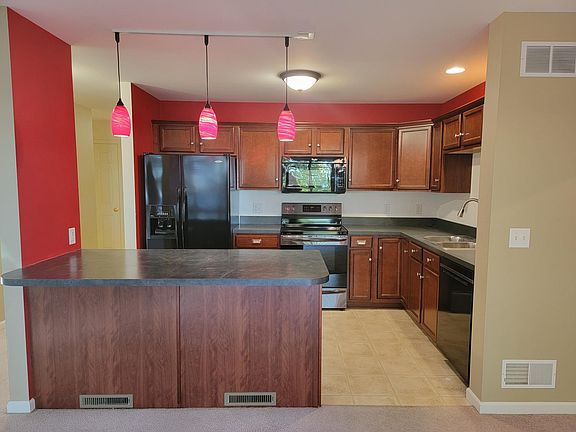 3rd image of 287 Cedar Holw