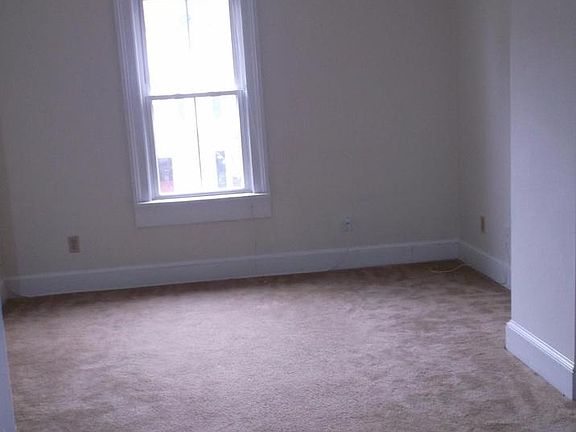 4th image of 625 Wolfe St #B