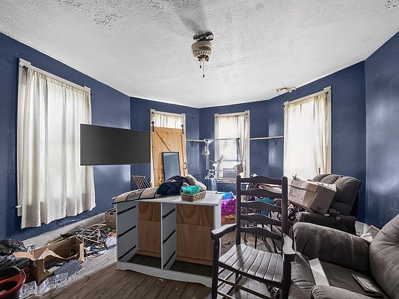 3rd image of 327 W 9th St