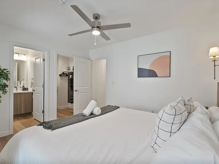 1818 W Earll Dr — Photo 34