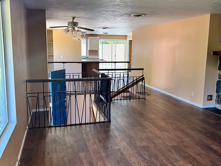 1990 Graham Dr — Photo 15