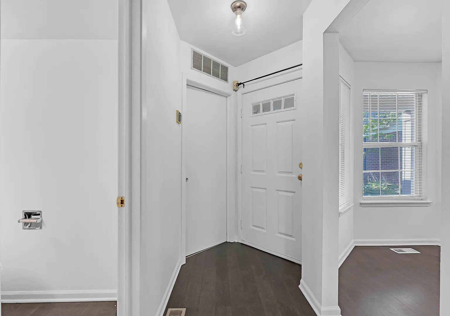 3 bed, 2.5 bath, 1458 sqft, $3,400 — Photo 4