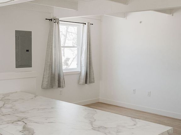 2nd image of 173 W 20th St #102