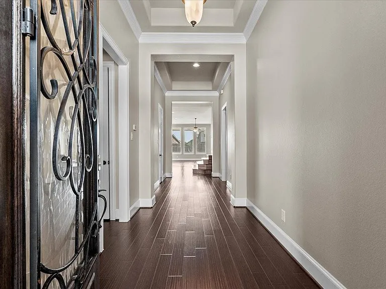 1117 Hancock Springs Ln — Photo 2